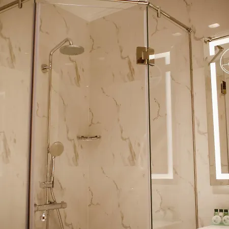 Opera 4* Τίρανα