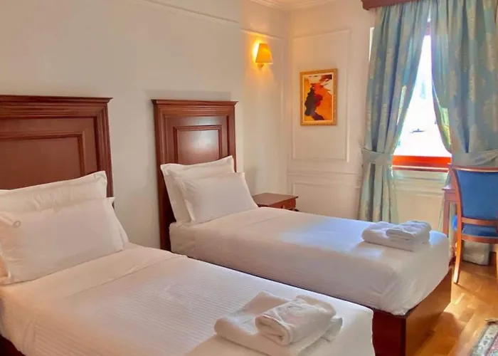 Opera Отель Тирана