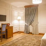 Отель Opera 4*