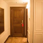 Opera Отель Тирана