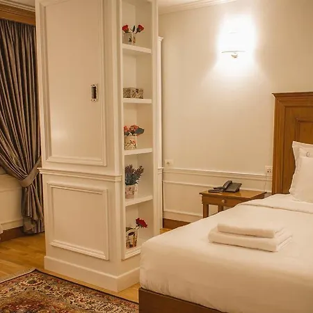 Opera 4* تيرانا