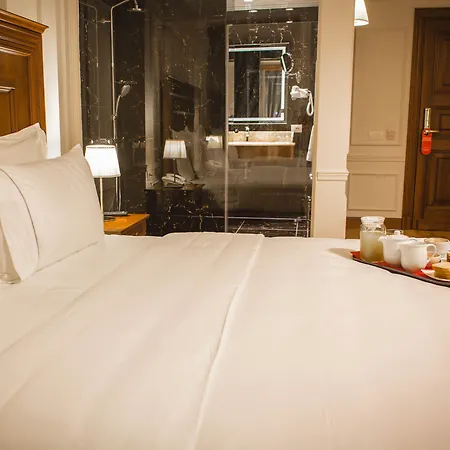 فندق Opera تيرانا