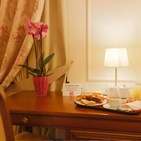 فندق Opera تيرانا