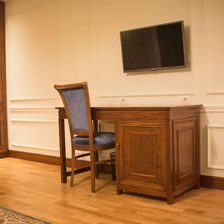 Opera فندق تيرانا