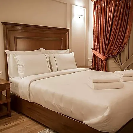 Opera Hotel 4*