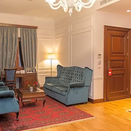 Opera 4* Tirana